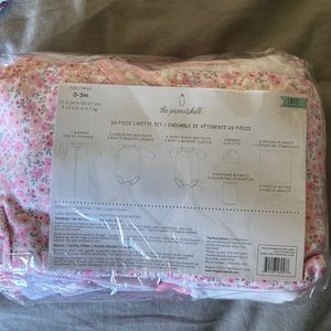 23 piece 0-3 month baby set